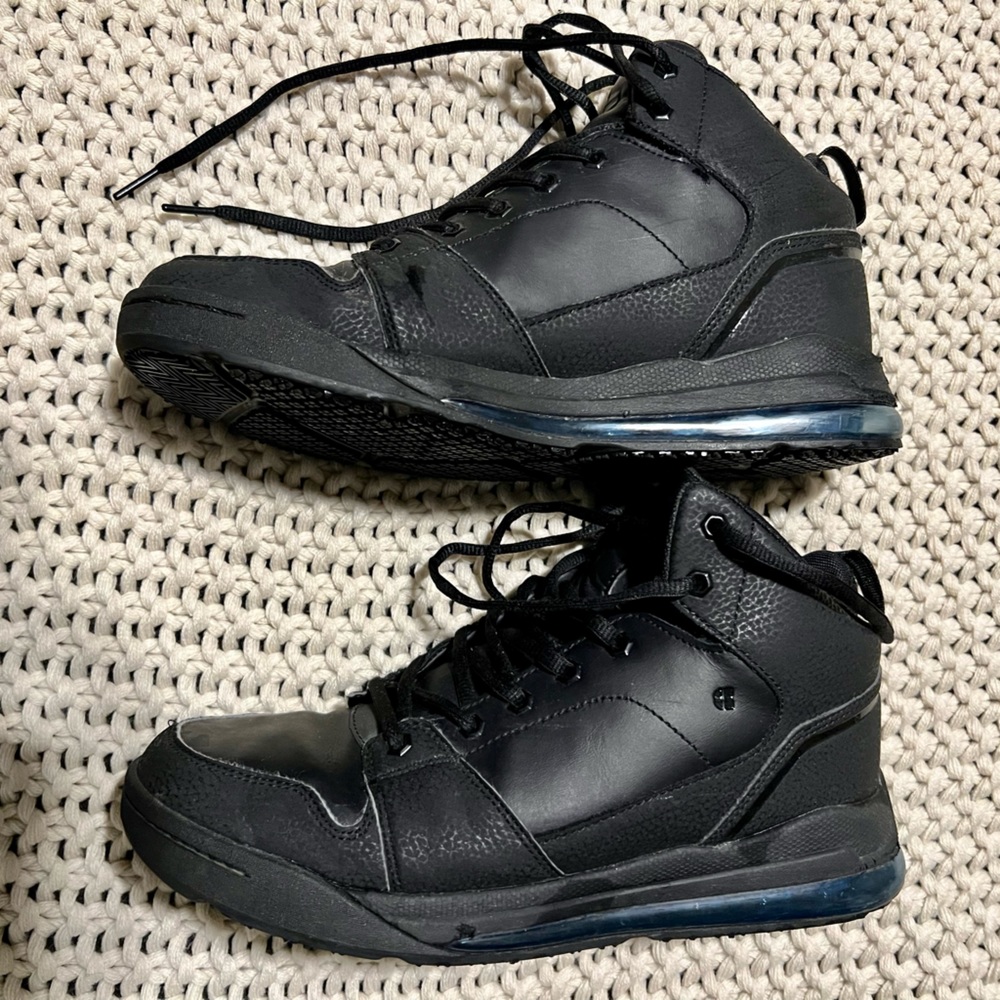 8.5 black slip and oil resistant. Water proof , sole still looks like new .